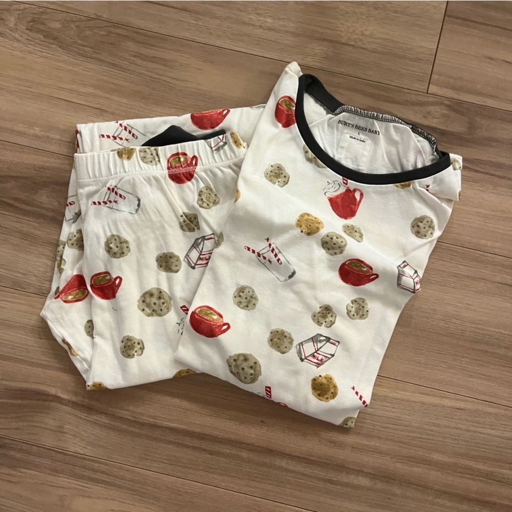 Burt’s Bees Cookies & Milk Christmas Pajama Set